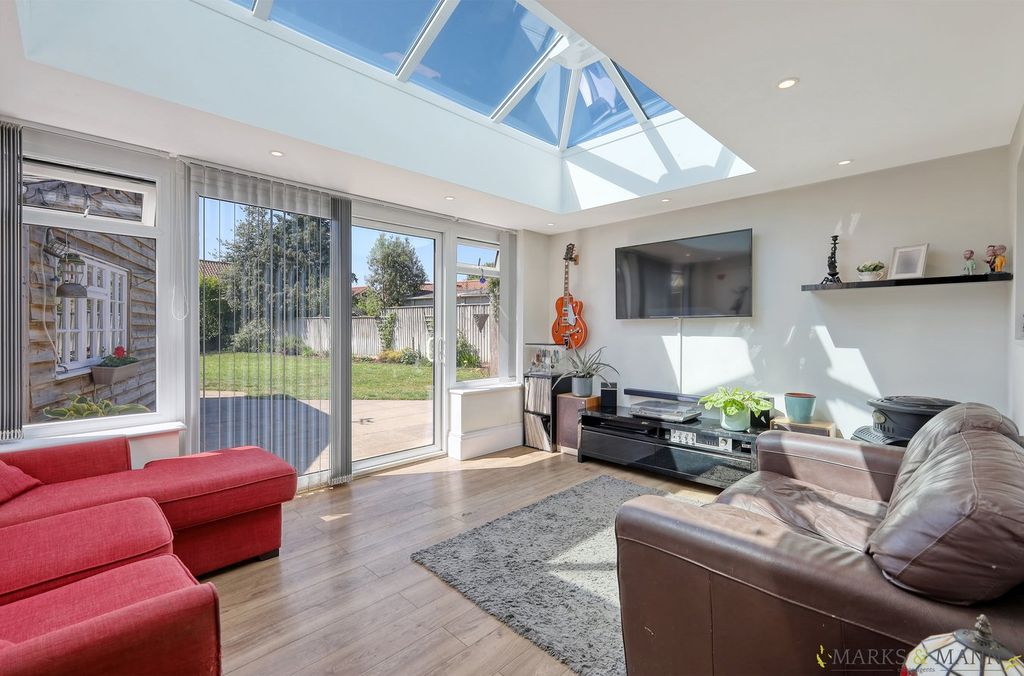 Property photo 2 of 31