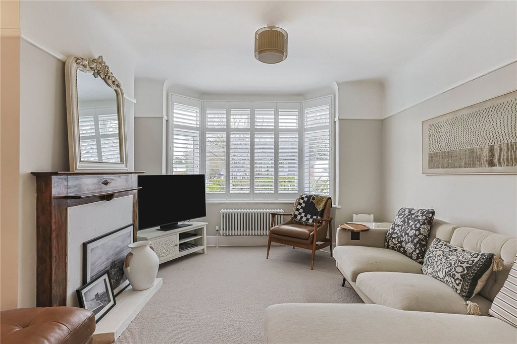 Property photo 2 of 22 Lounge