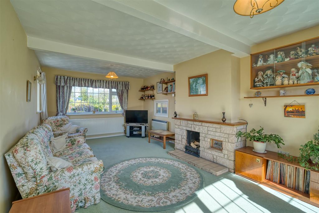 Property photo 2 of 11 Sitting Room