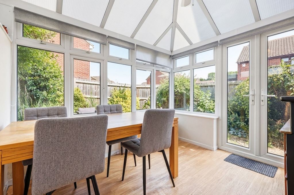 Property photo 3 of 12 Conservatory