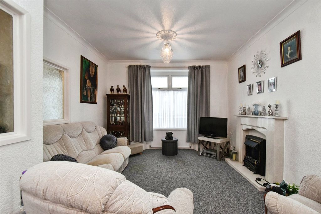 Property photo 2 of 17 Picture No. 10