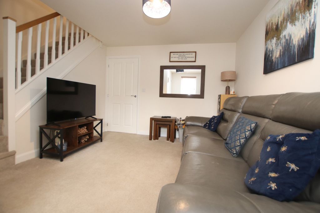 Property photo 3 of 12 Lounge Photo 2
