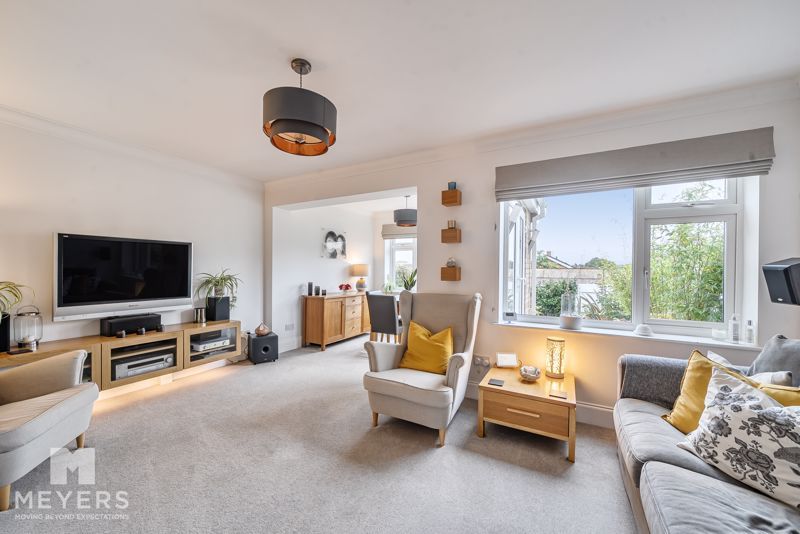 Property photo 2 of 15 Lounge