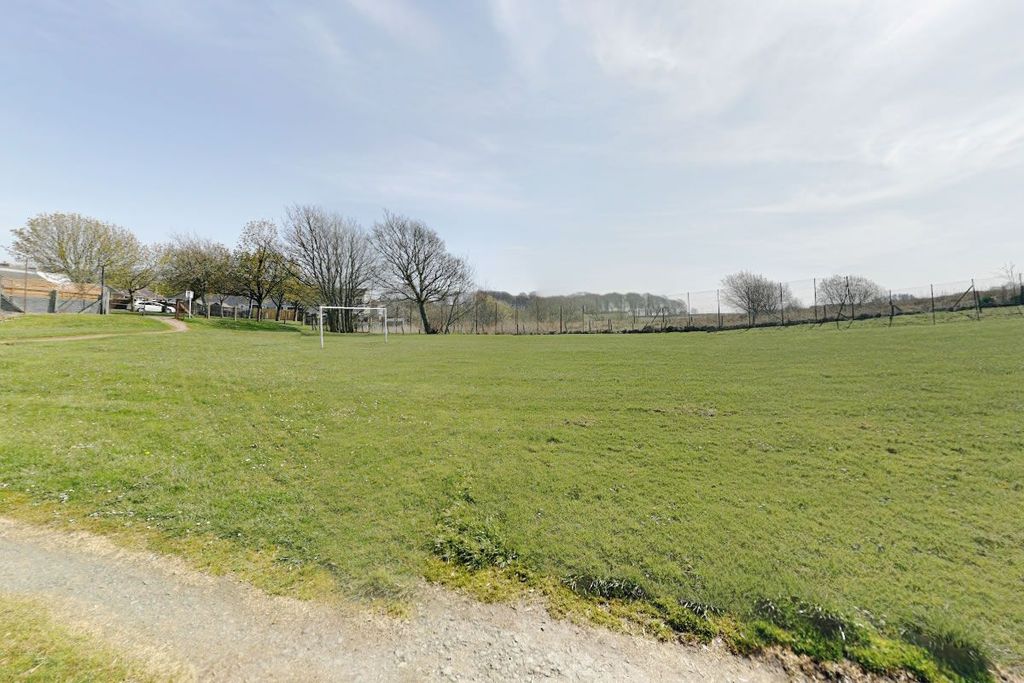 Property photo 2 of 9