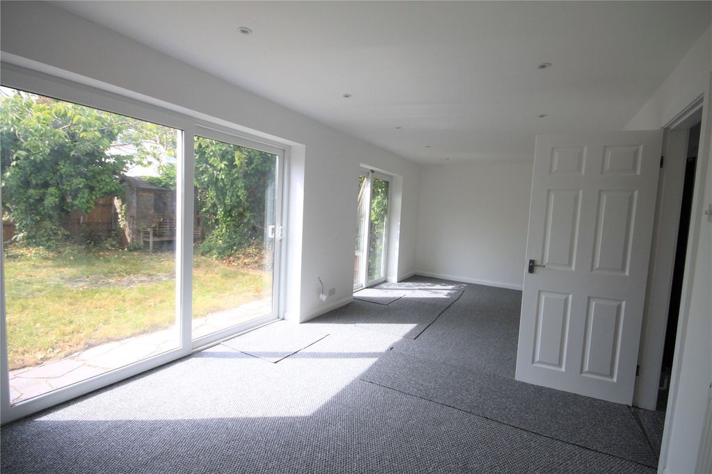 Property photo 2 of 14 Picture No. 18