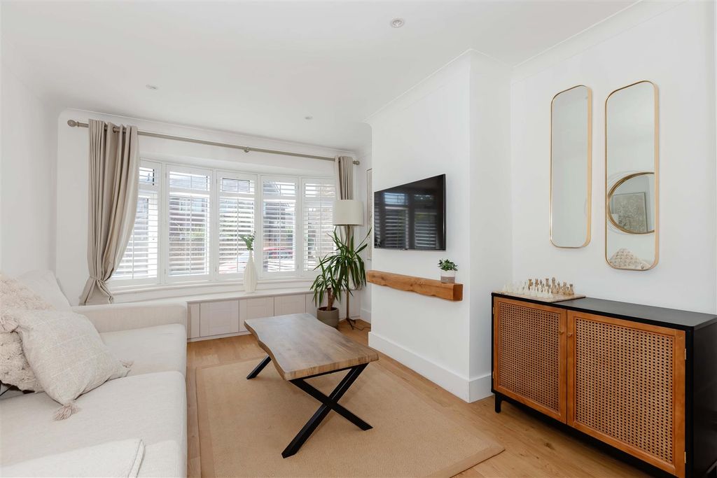 Property photo 2 of 16 Osmonde Close_16.Jpg
