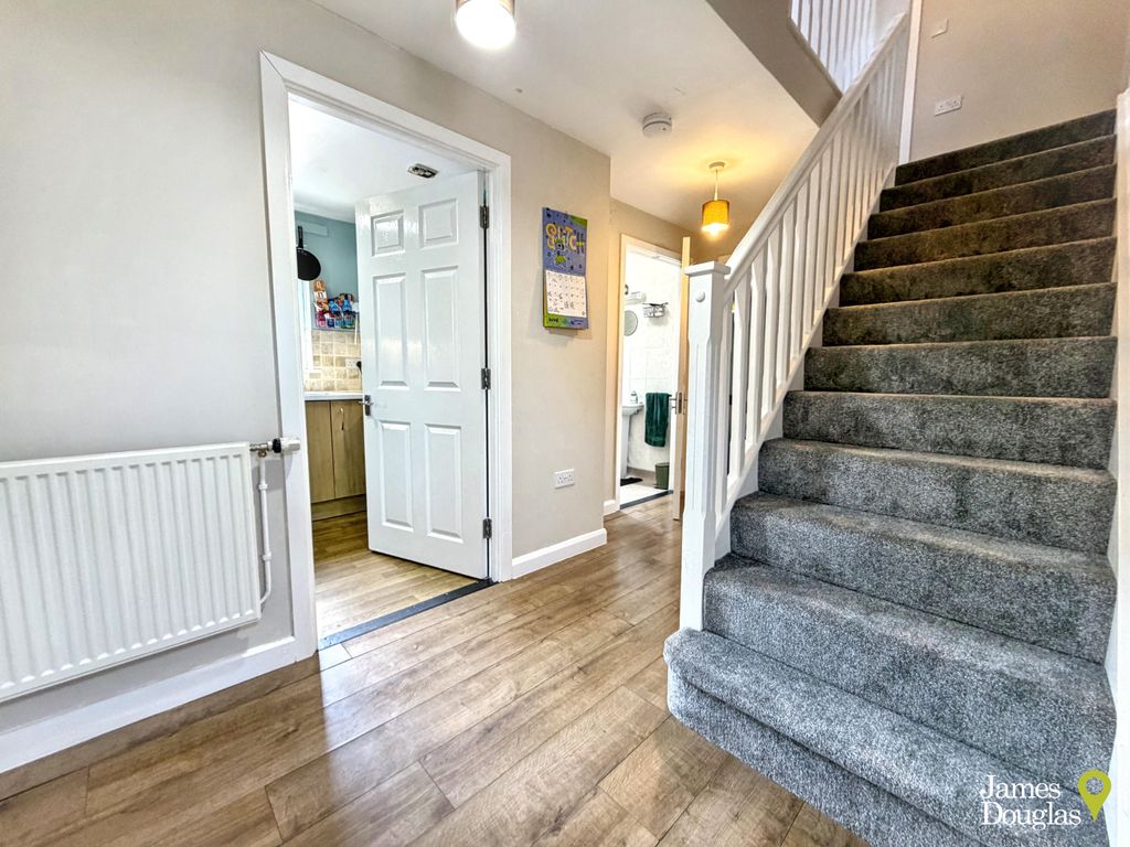 Property photo 3 of 18 Eh1