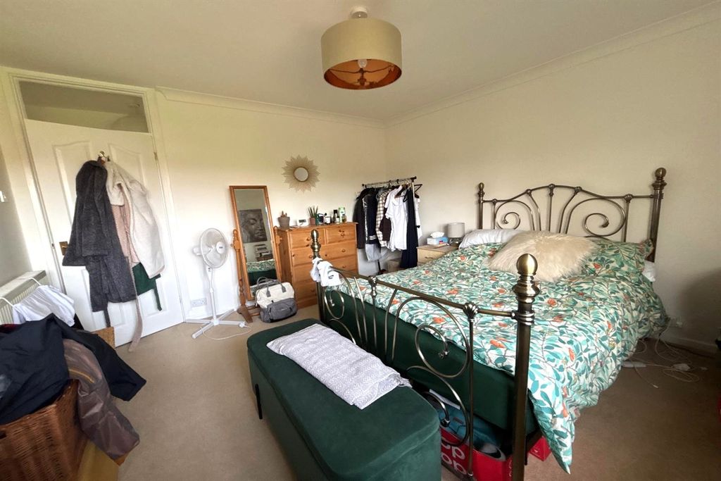 Property photo 3 of 8 Bedroom 1