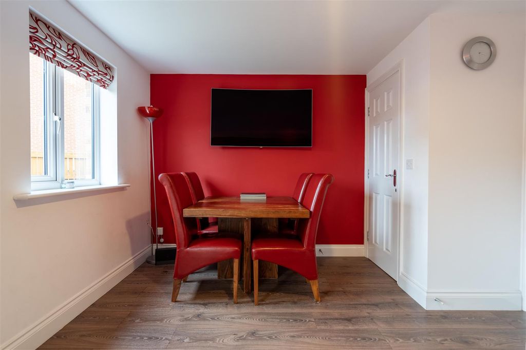 Property photo 3 of 13 Living Room / Diner