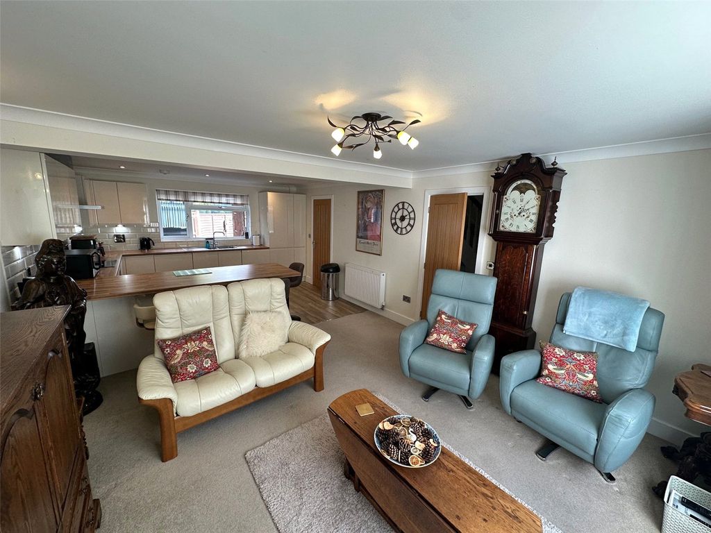 Property photo 3 of 13 Picture No. 12