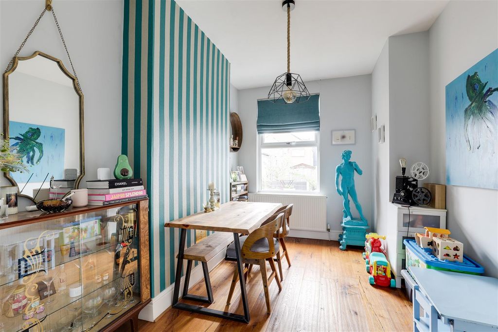 Property photo 3 of 22 5554.Jpg