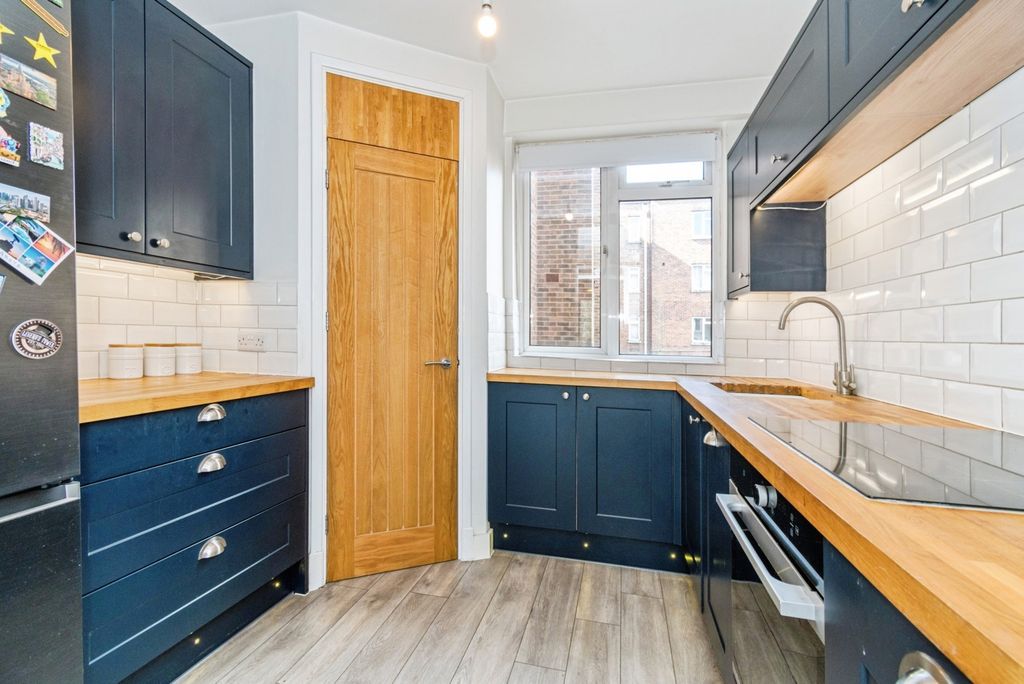 Property photo 3 of 17 Pbox-Img.Jpg