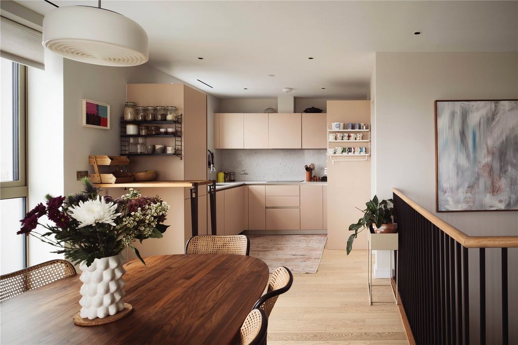 Property photo 2 of 18 Otto Building, E5