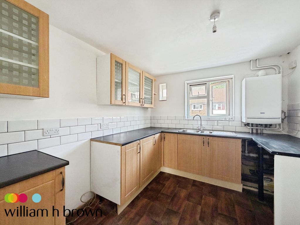 Property photo 3 of 8 Kitchen