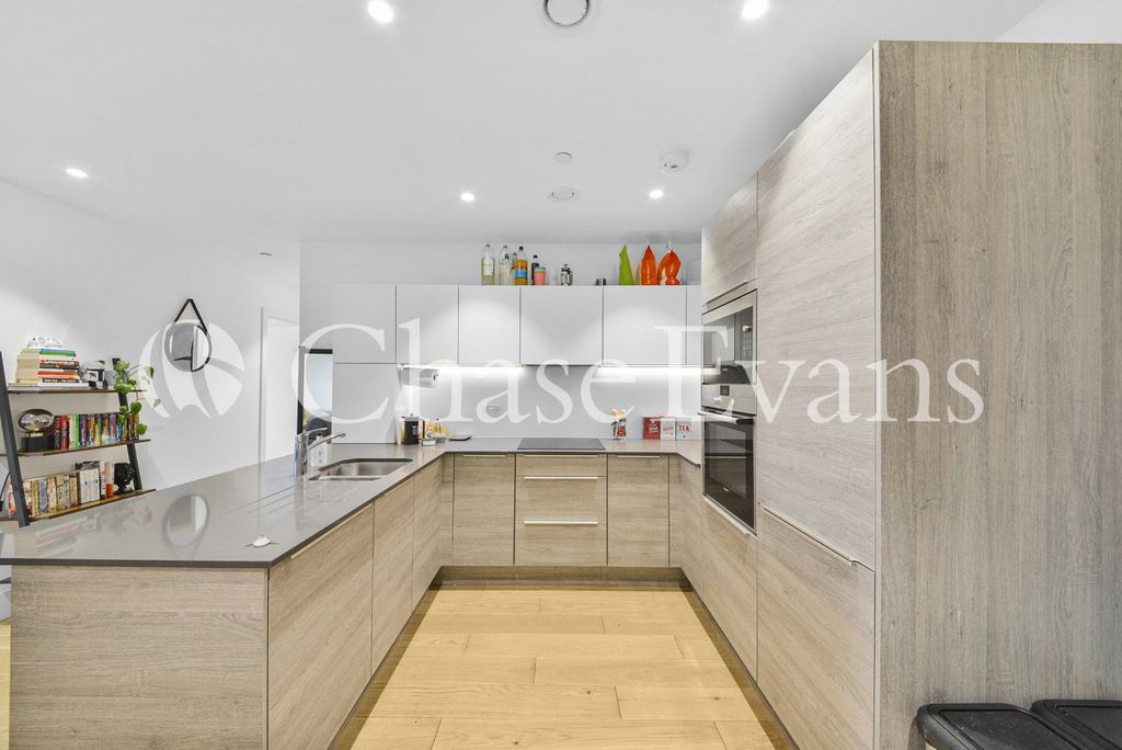 Property photo 3 of 19 Kitchen