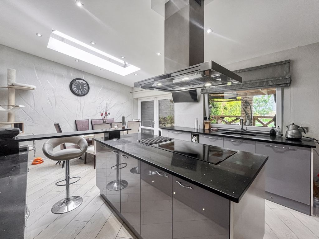 Property photo 3 of 18 Photo 11