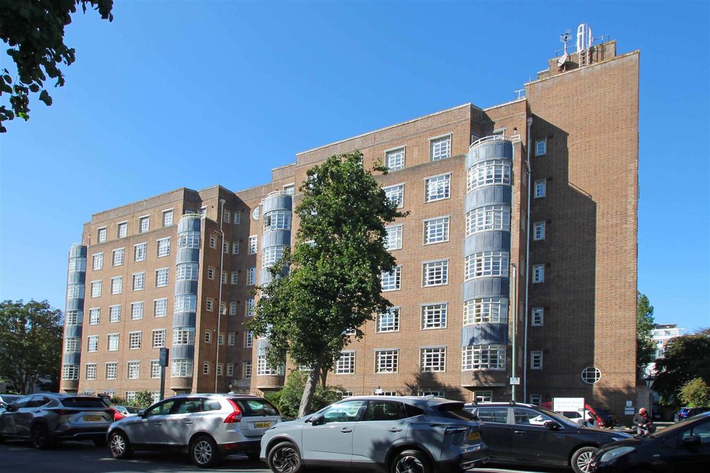 Property photo 1 of 16 Harewood Court