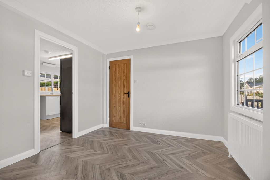Property photo 3 of 18 Dining Room