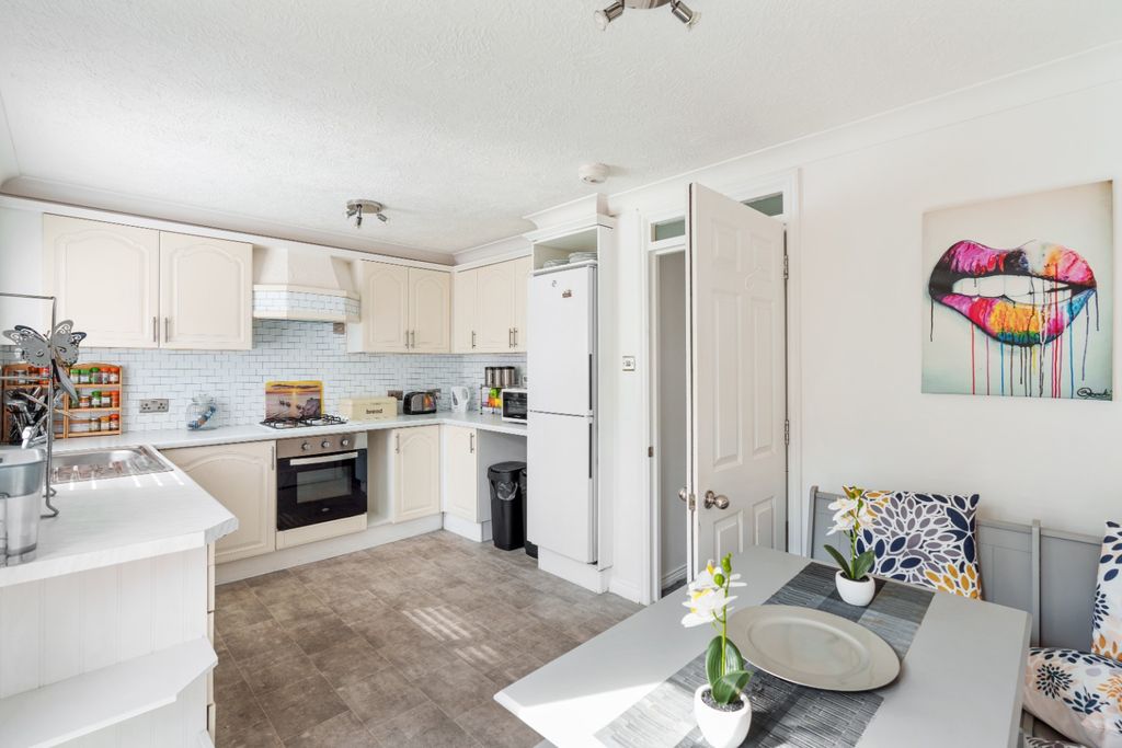 Property photo 2 of 25 4477403