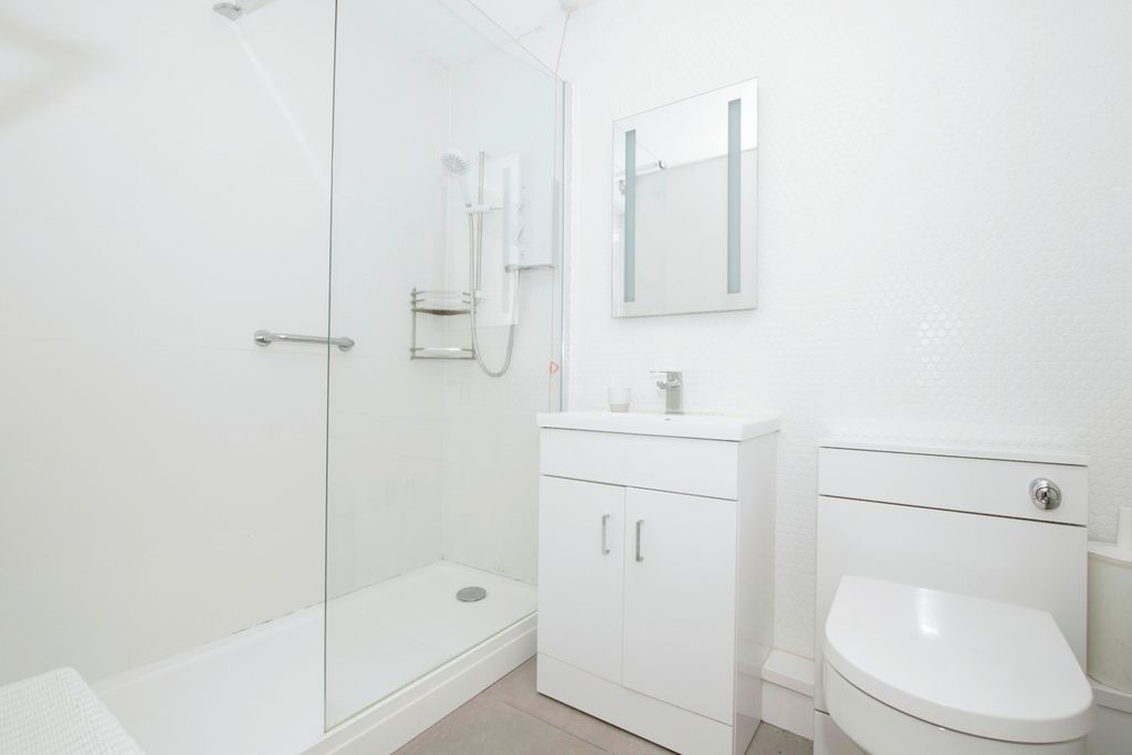 Property photo 1 of 10 Shower Room