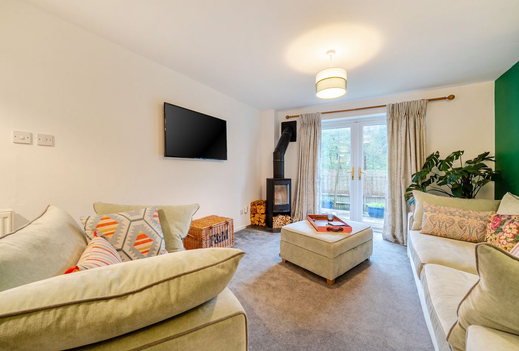 Property photo 2 of 20 1376615-11-6911Ea...