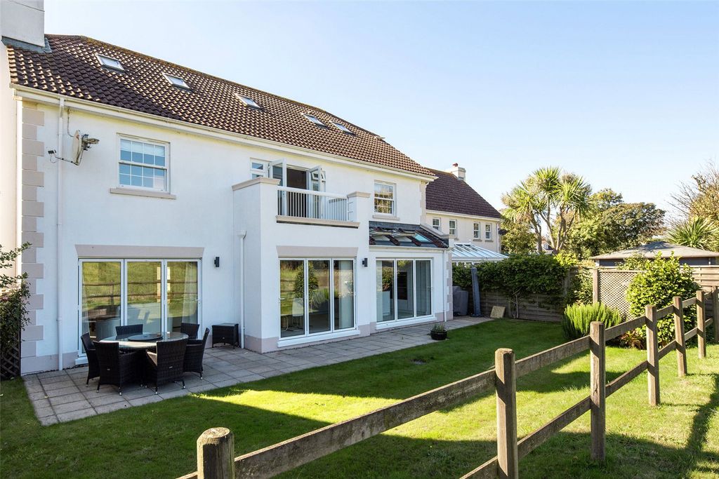 Property photo 2 of 20 External