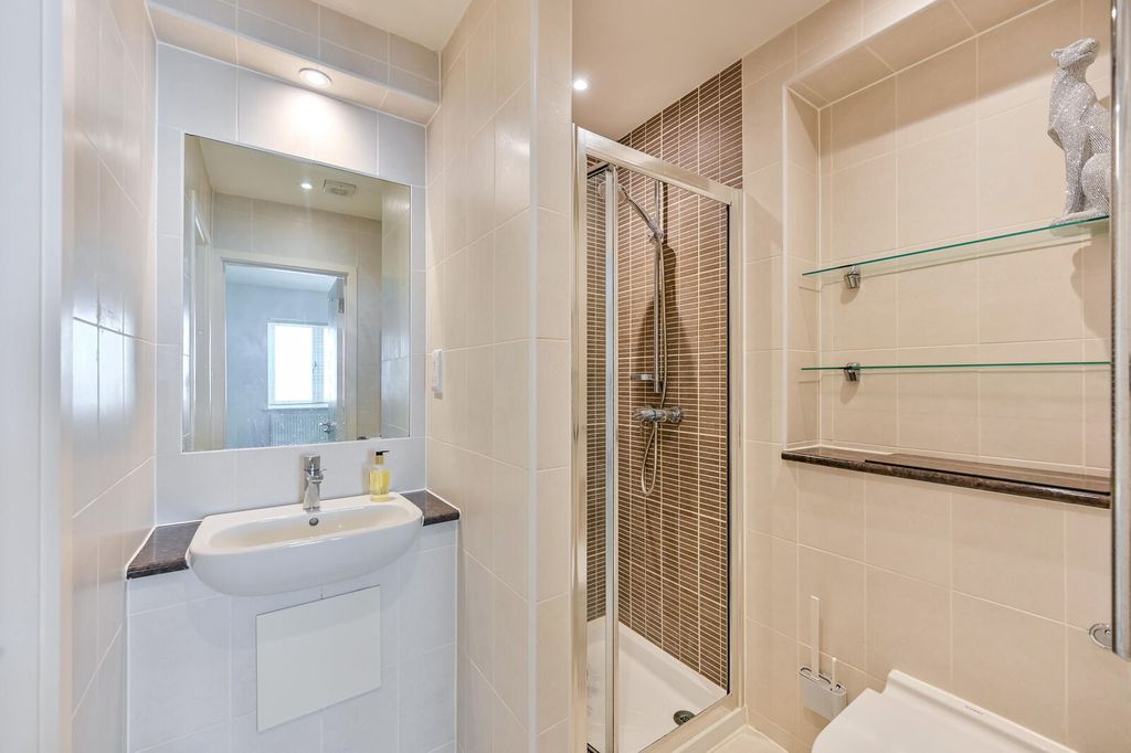 Additional image 12 of 3 bed flat for saleBoulters Lock Island, Maidenhead SL6