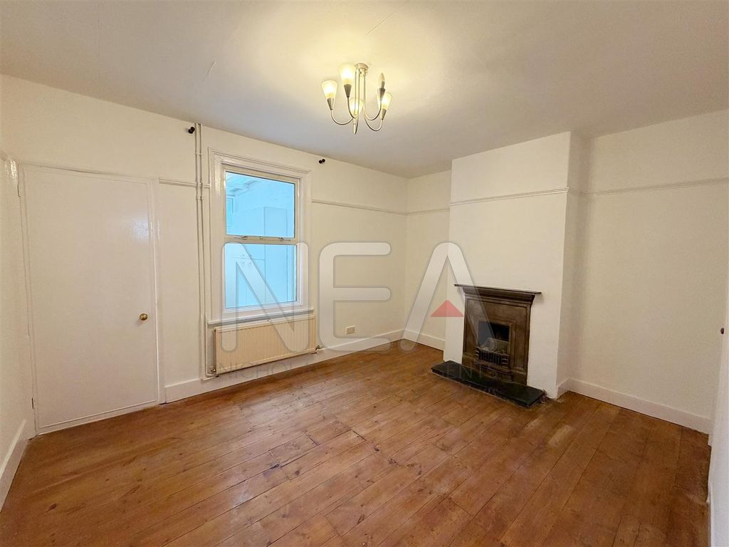 Property photo 3 of 9 Dining Room