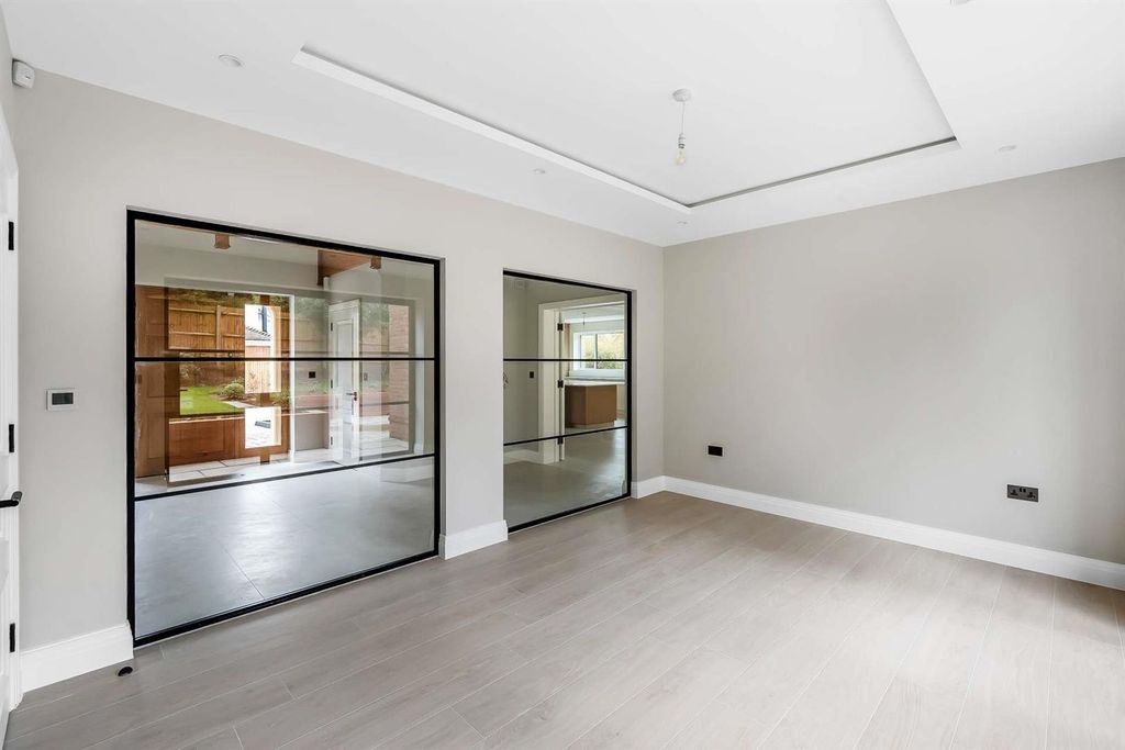 Additional image 33 of 4 bed detached house for saleCross Lanes, Guildford GU1