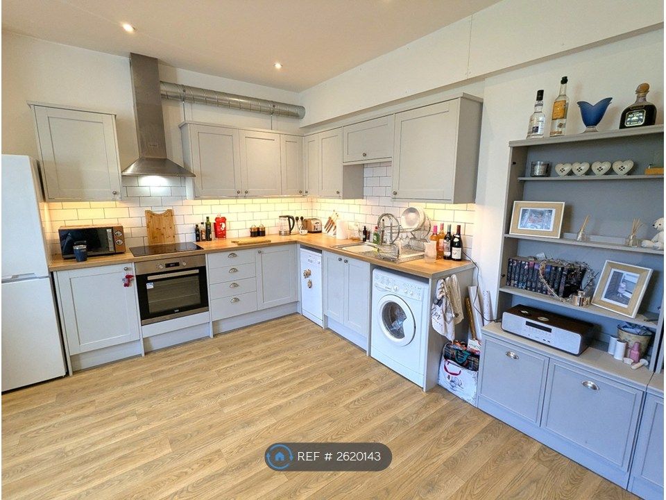Property photo 2 of 19 Kitchen