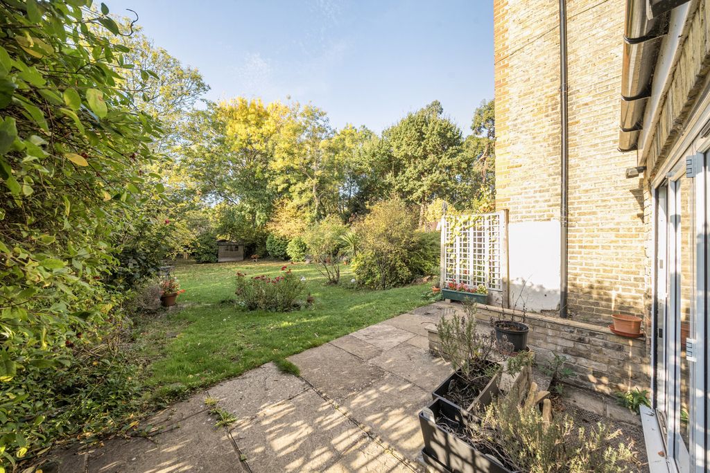 Property photo 2 of 18 1357991-7-68E776d...