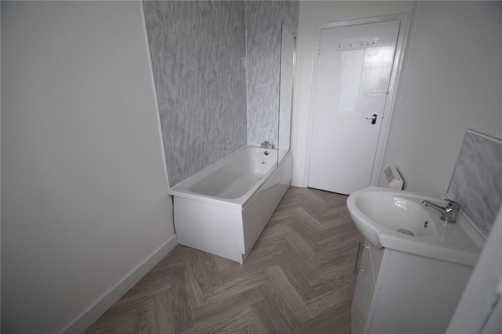 Property photo 3 of 7 Bathroom