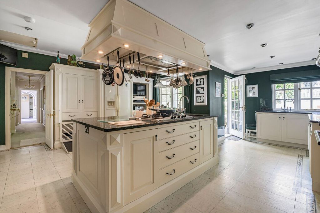 Property photo 3 of 31