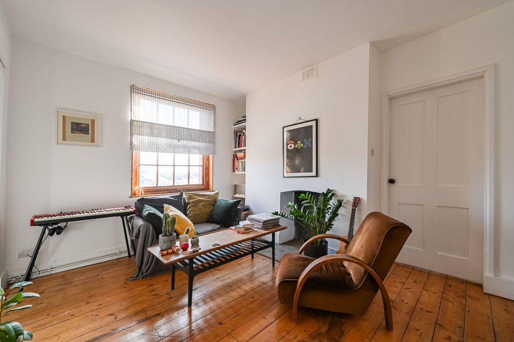 Property photo 2 of 7