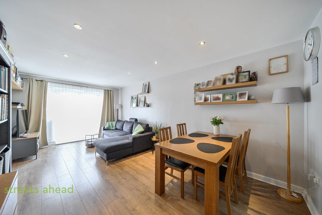 Property photo 3 of 15 91Ea35F6-Fb4c-446...