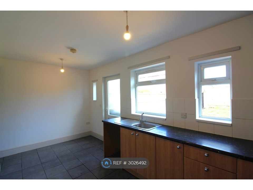 Property photo 3 of 12 Kitchen/Dining