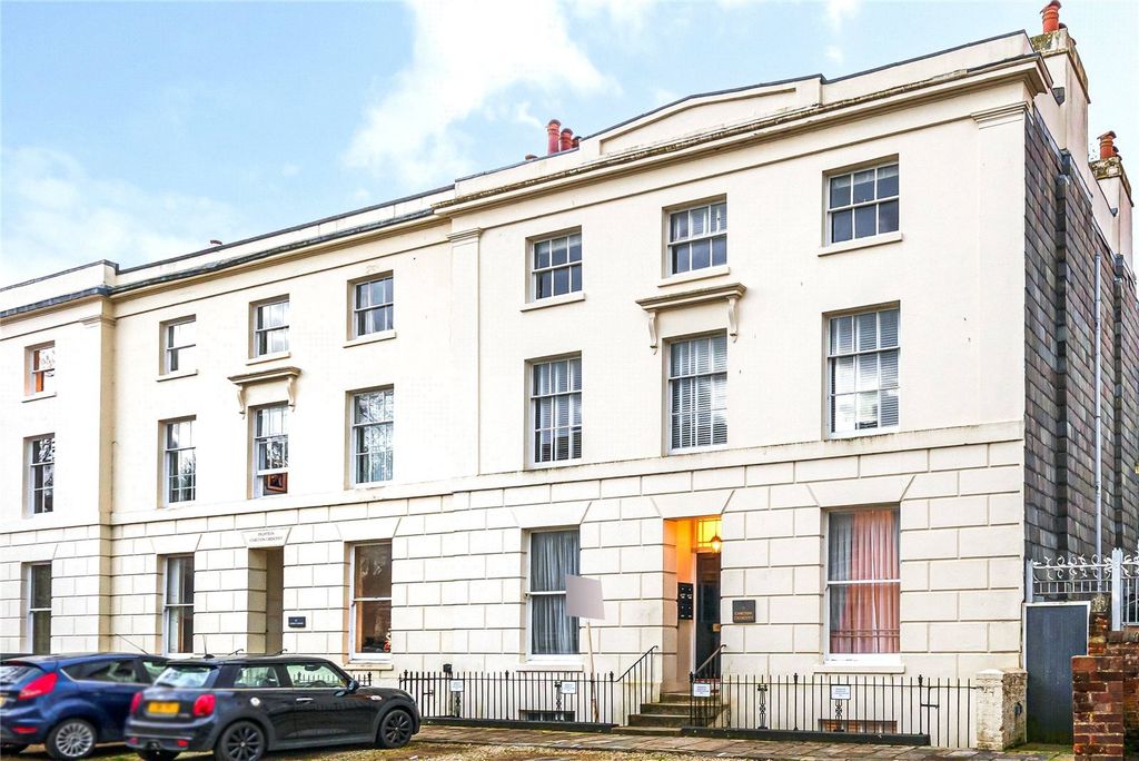 Property photo 1 of 11 01