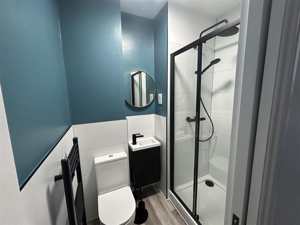 Property photo 3 of 8 Room 2 - En-Suite.Jpg