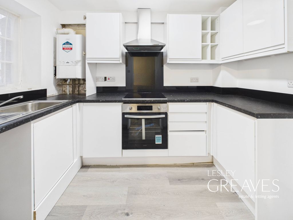 Property photo 2 of 17 Kitchen