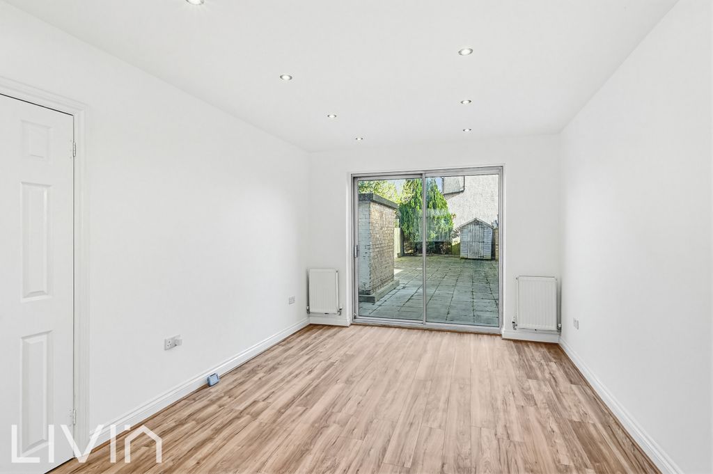 Property photo 2 of 12 Rowan Road,228 -25-2