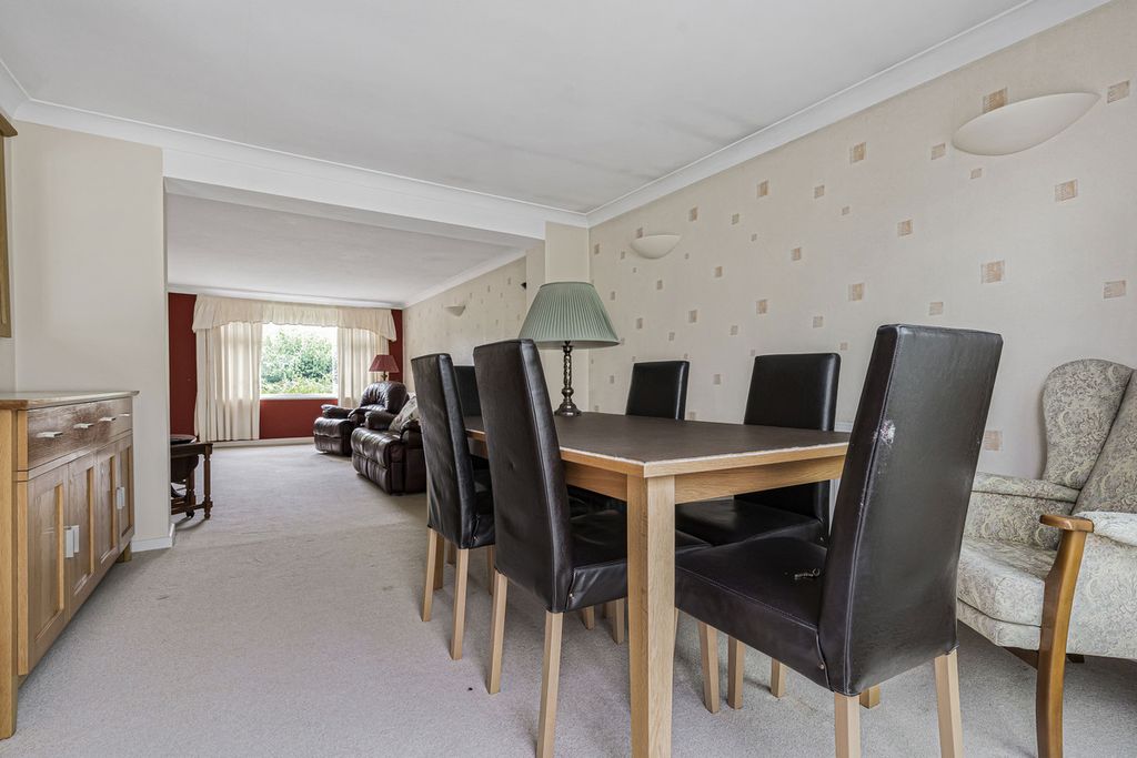 Property photo 2 of 31