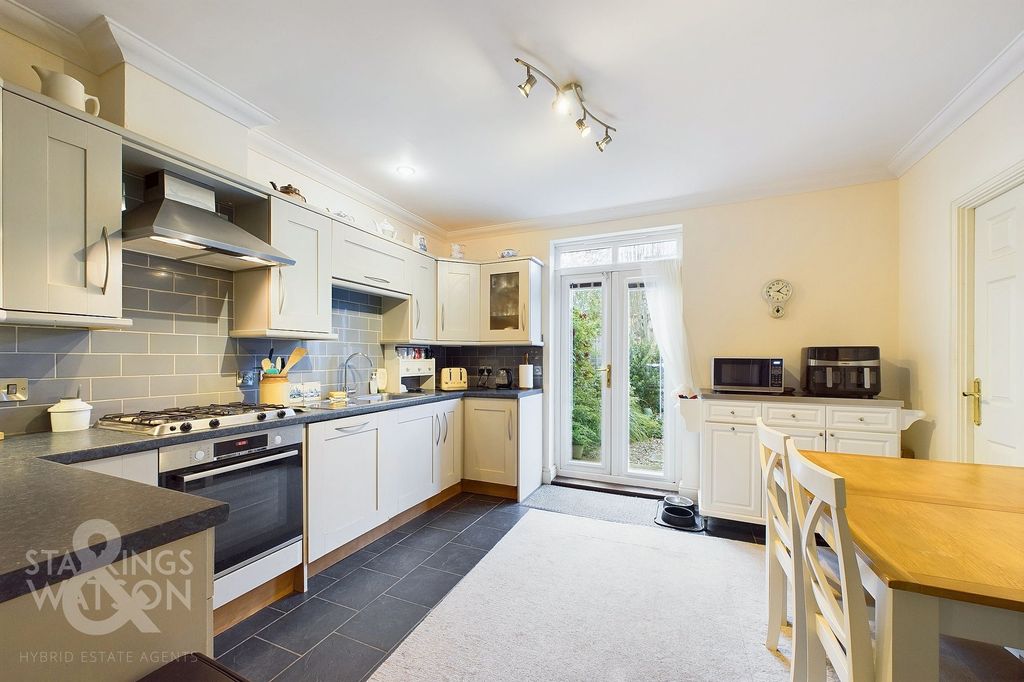 Property photo 2 of 22