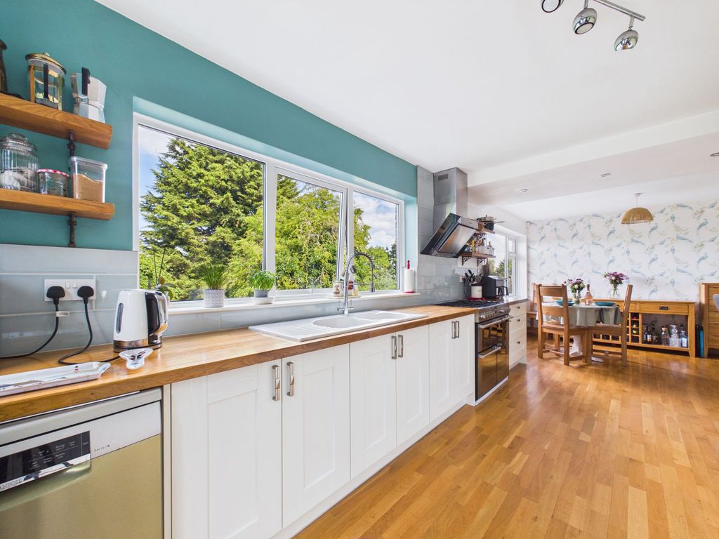 Property photo 3 of 28 Dining Kitchen