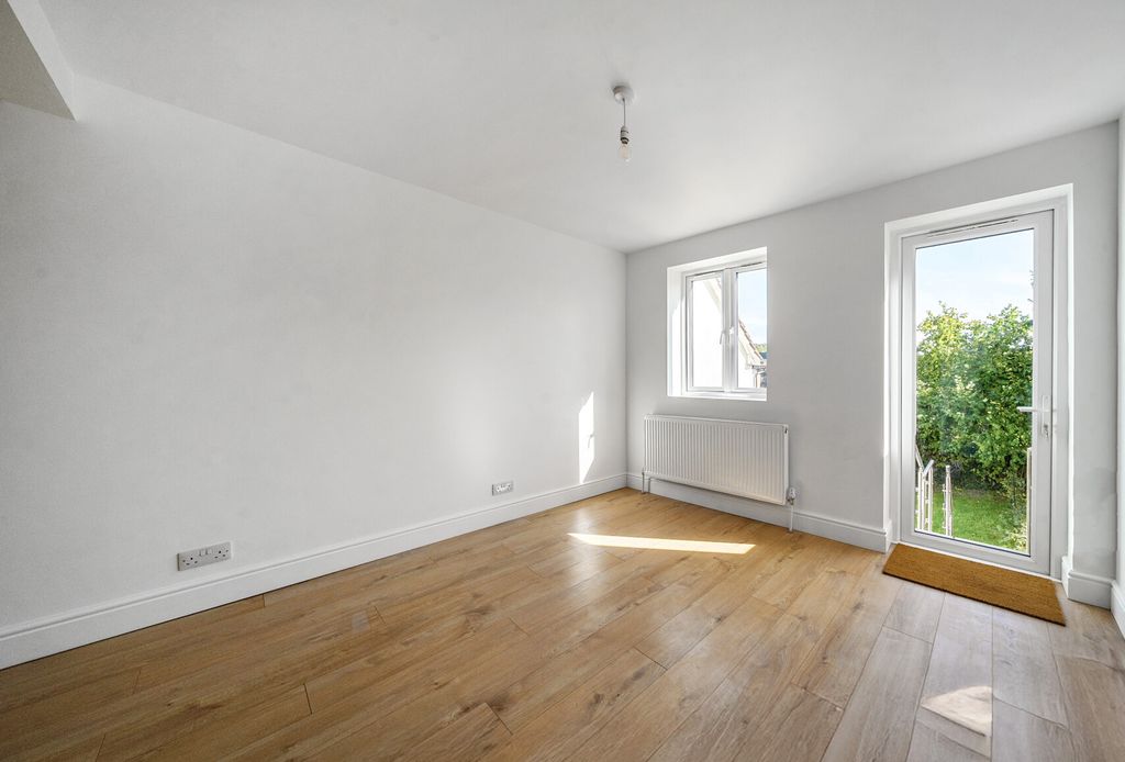 Property photo 2 of 17 1357508-8-68d5371...