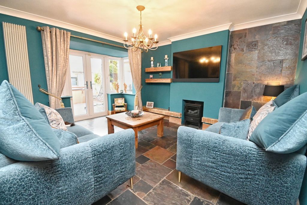 Property photo 2 of 25