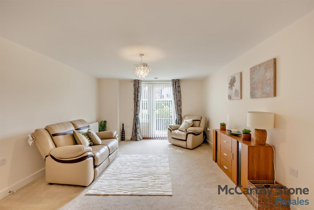 Property photo 2 of 30 8697618-Interior16-800.Jpg