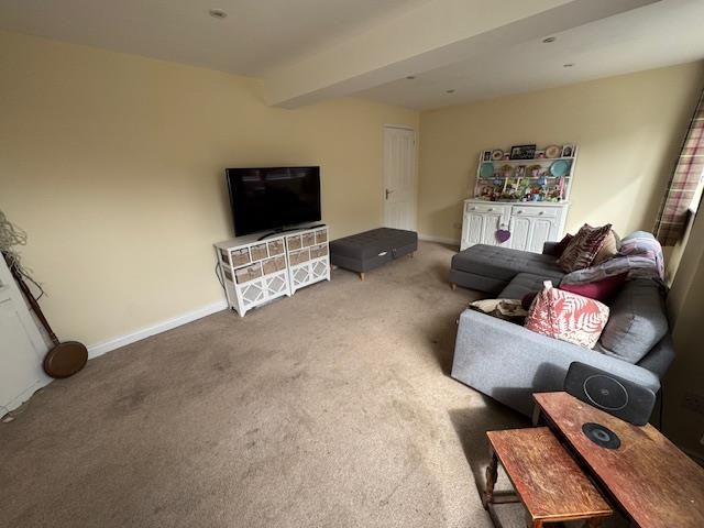 Property photo 3 of 11 Sitting Room