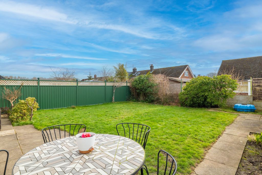 Property photo 2 of 13 Garden