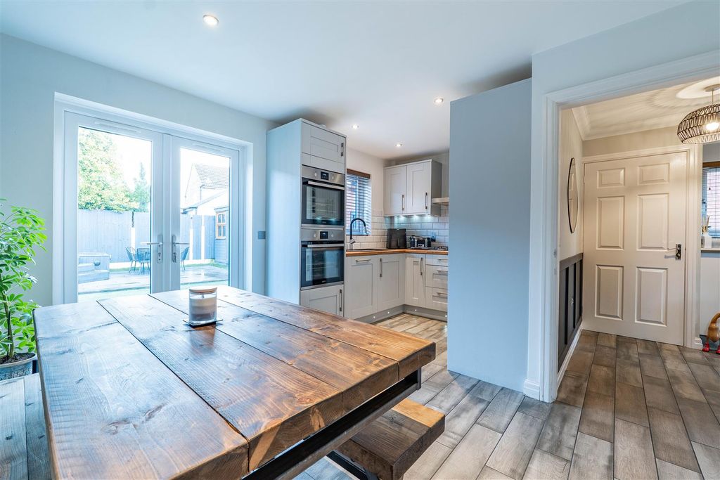 Property photo 3 of 31 Kitchen/Dining Room