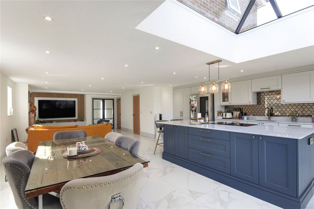 Property photo 2 of 16 Kitchen/Dining Area